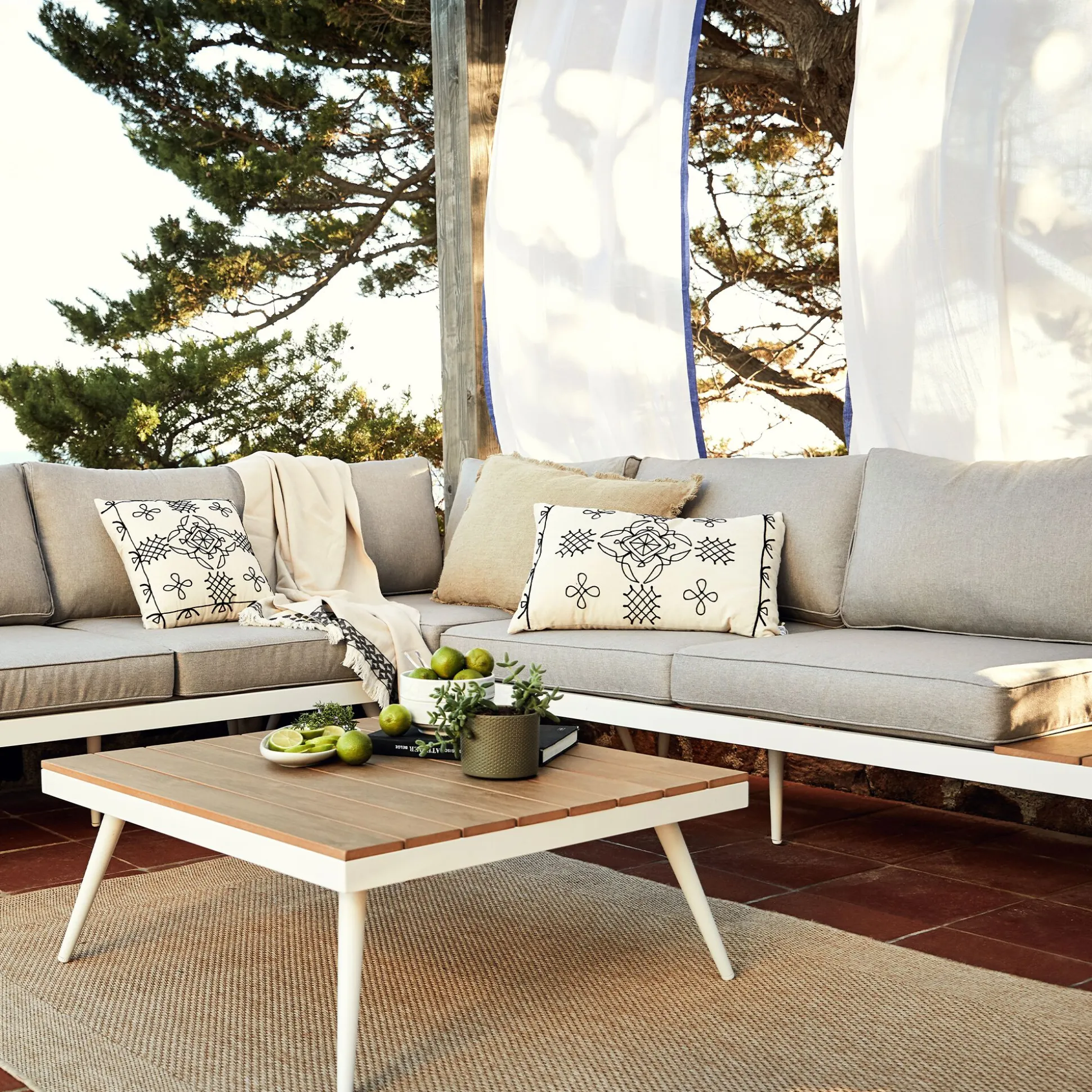 Salon de jardin en aluminium et polywood - gris (4 à 6 places)