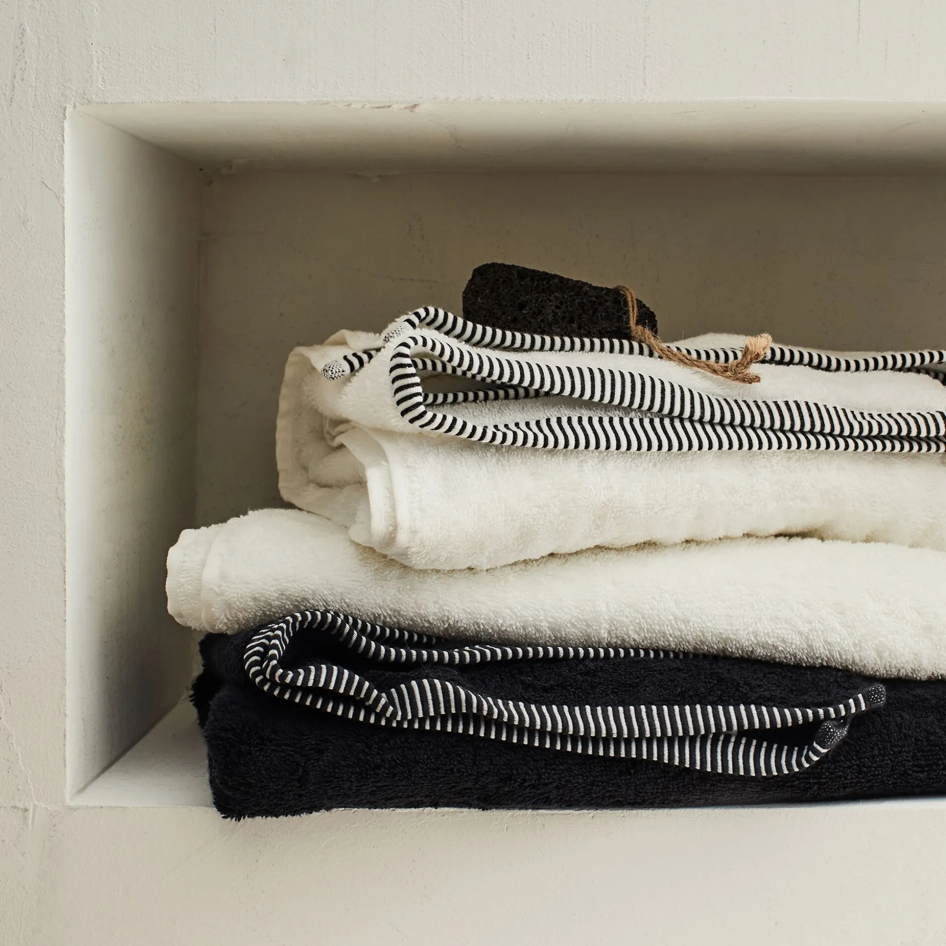 Serviette de bain brodé en coton - noir 50x100cm
