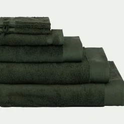 Serviette de toilette en coton peigné - vert cèdre 50x100cm