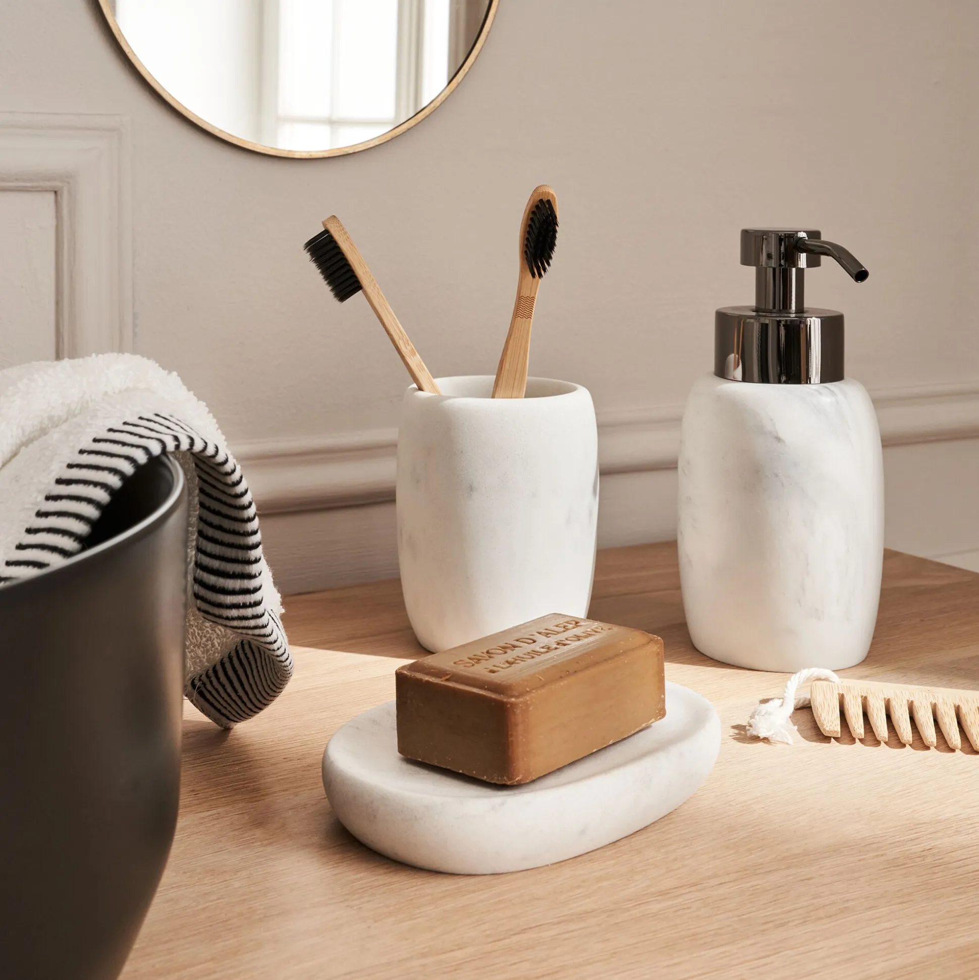Set de salle de bain en polyrésine - blanc