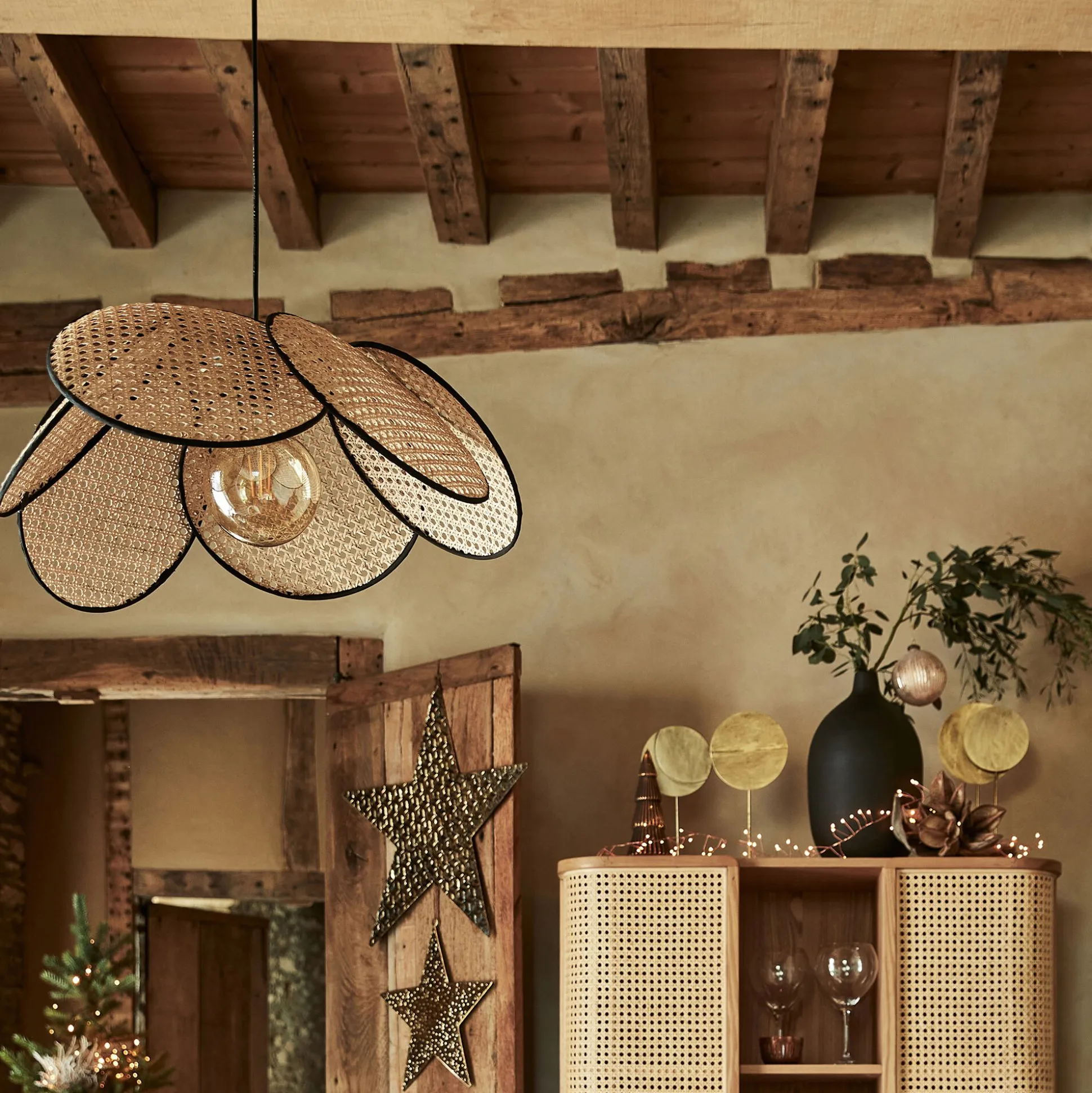Suspension fleur électrifiée E27 en rotin D60cm - naturel