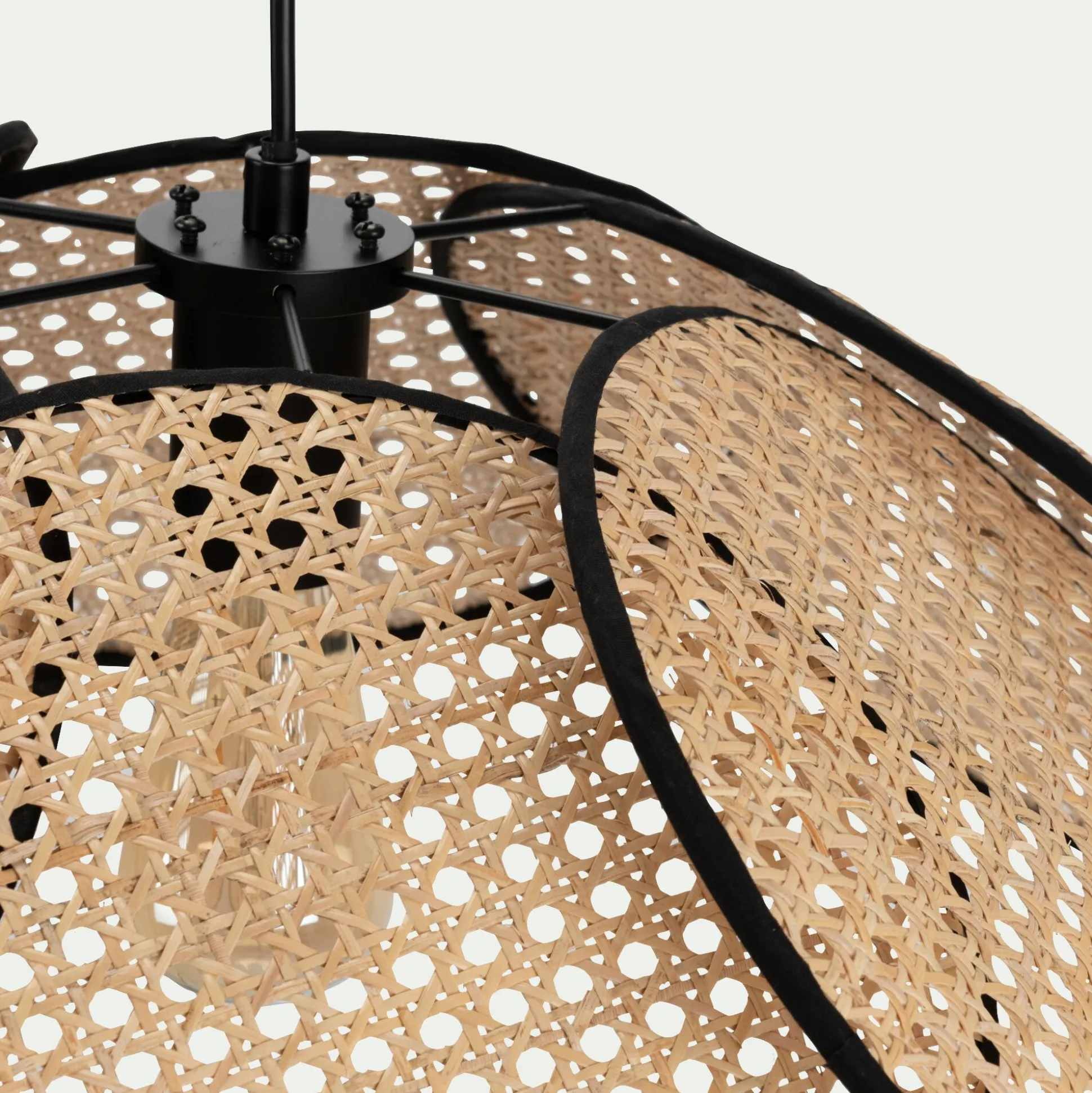 Suspension fleur électrifiée E27 en rotin D60cm - naturel