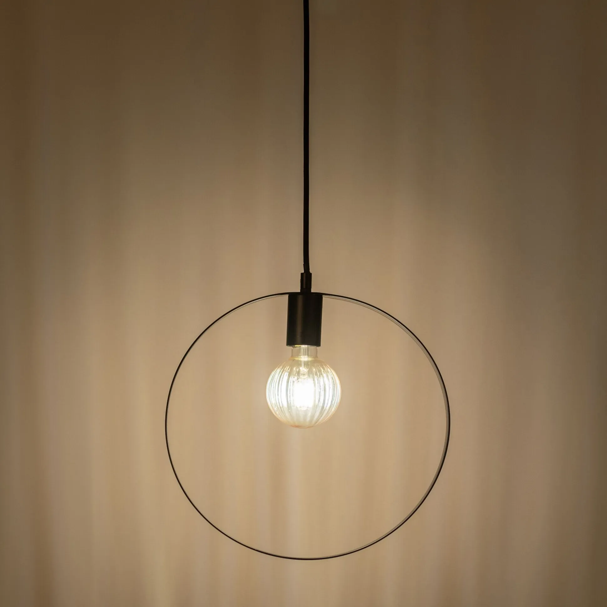 Suspension électrifiée en acier h105cm - noir