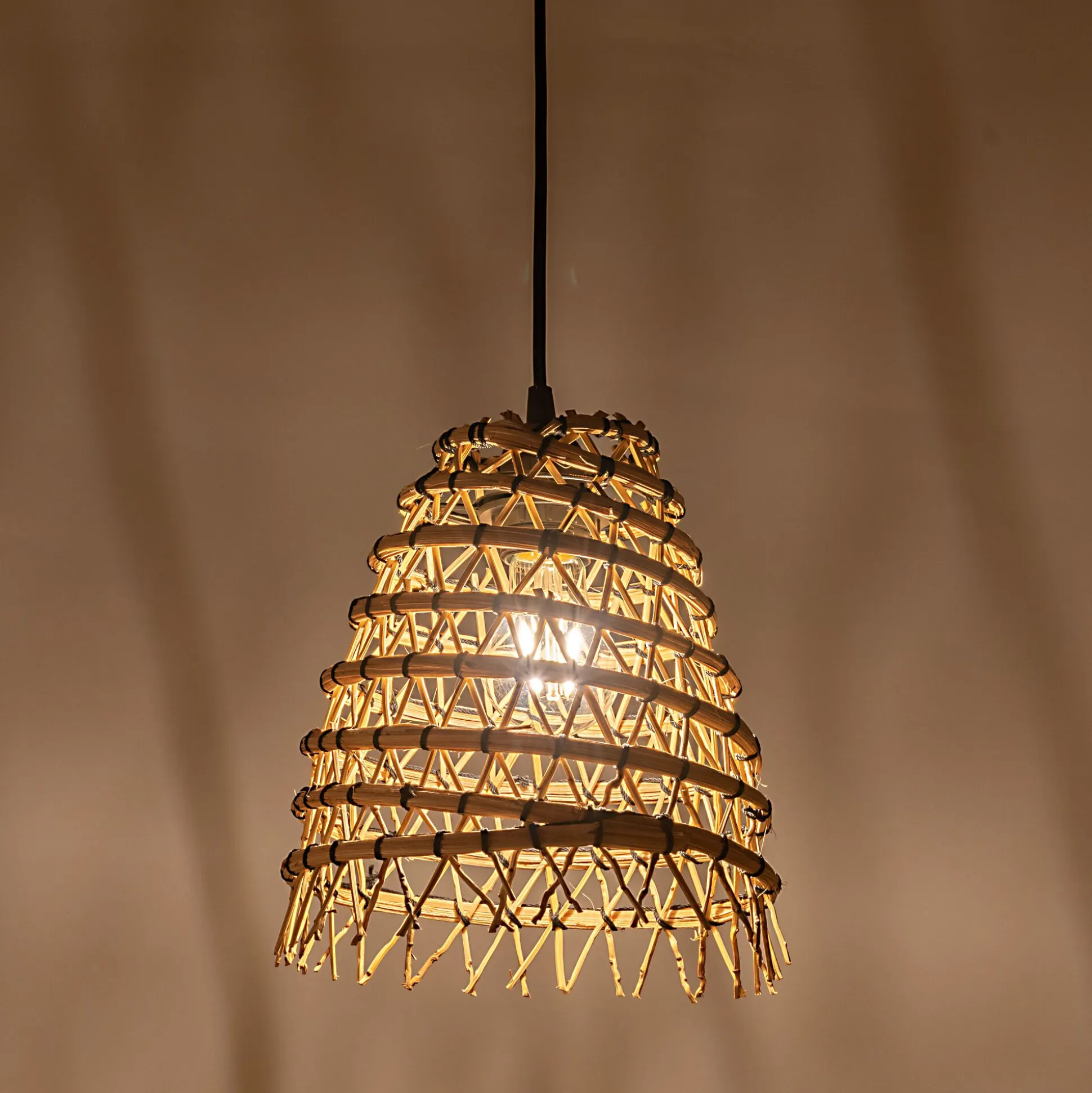 Suspension non électrifiée en fibre de palmier - naturel H22xD24cm