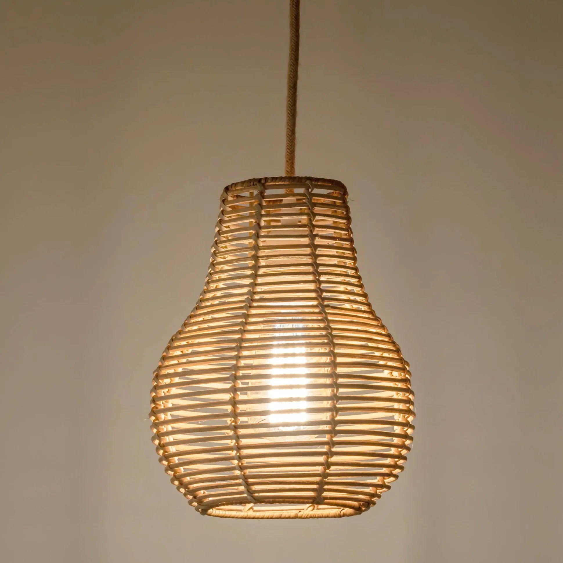 Suspension non électrifiée en rotin D20cm - naturel