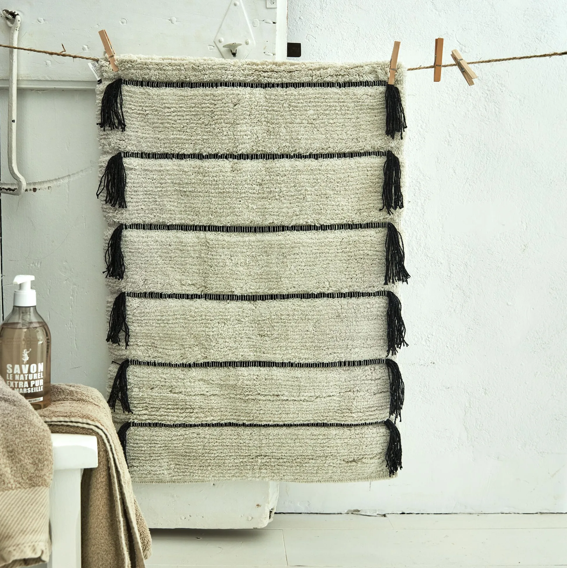 Tapis de bain à pompons en coton 50x80cm - blanc ventoux