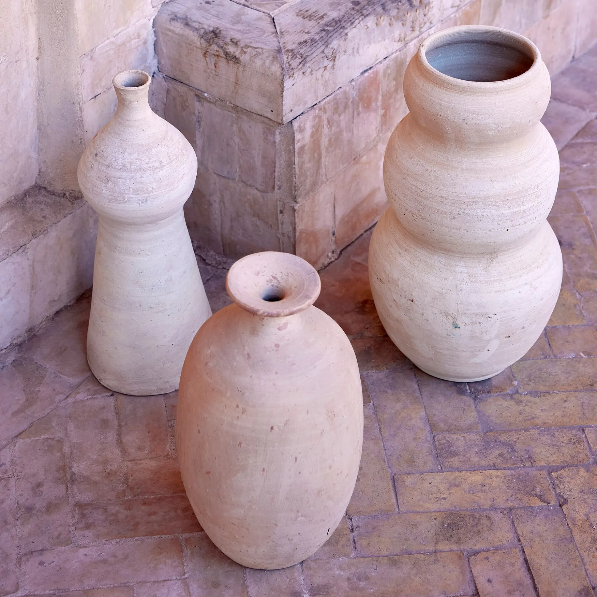 Vase contemporain en terre cuite H34cm - naturel