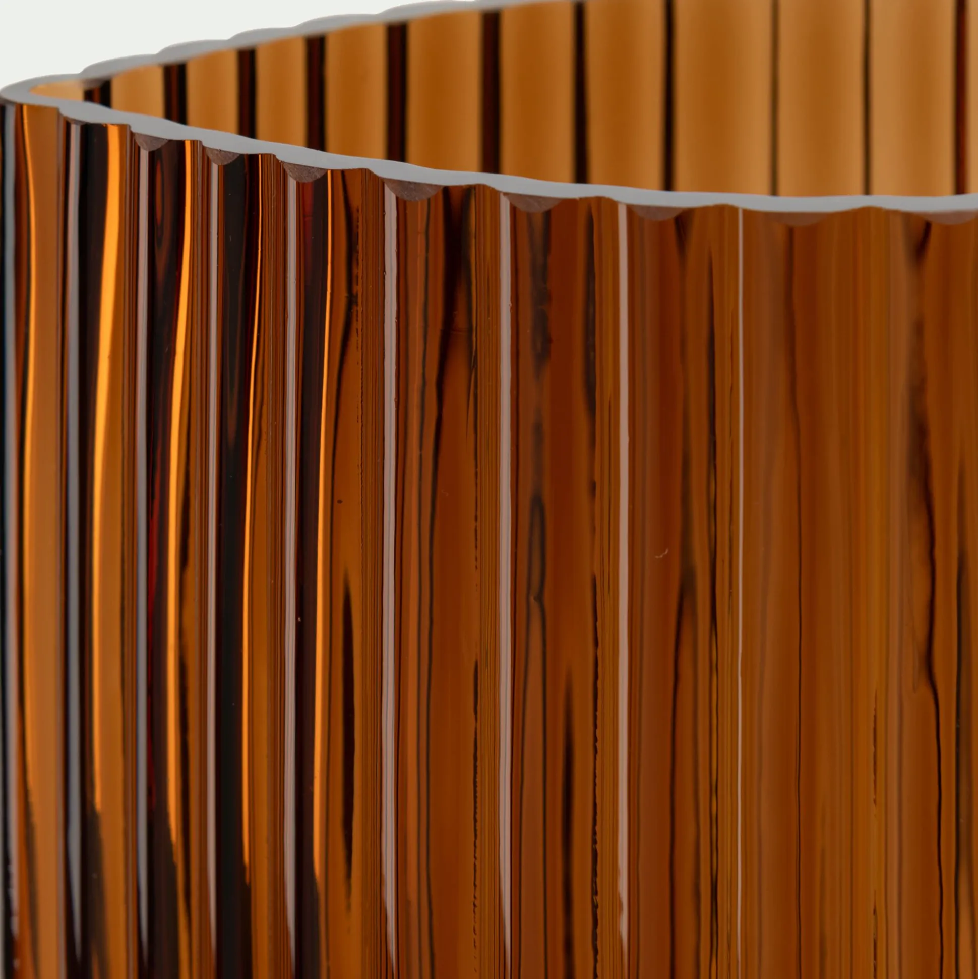 Vase contemporain en verre strié H26cm - marron