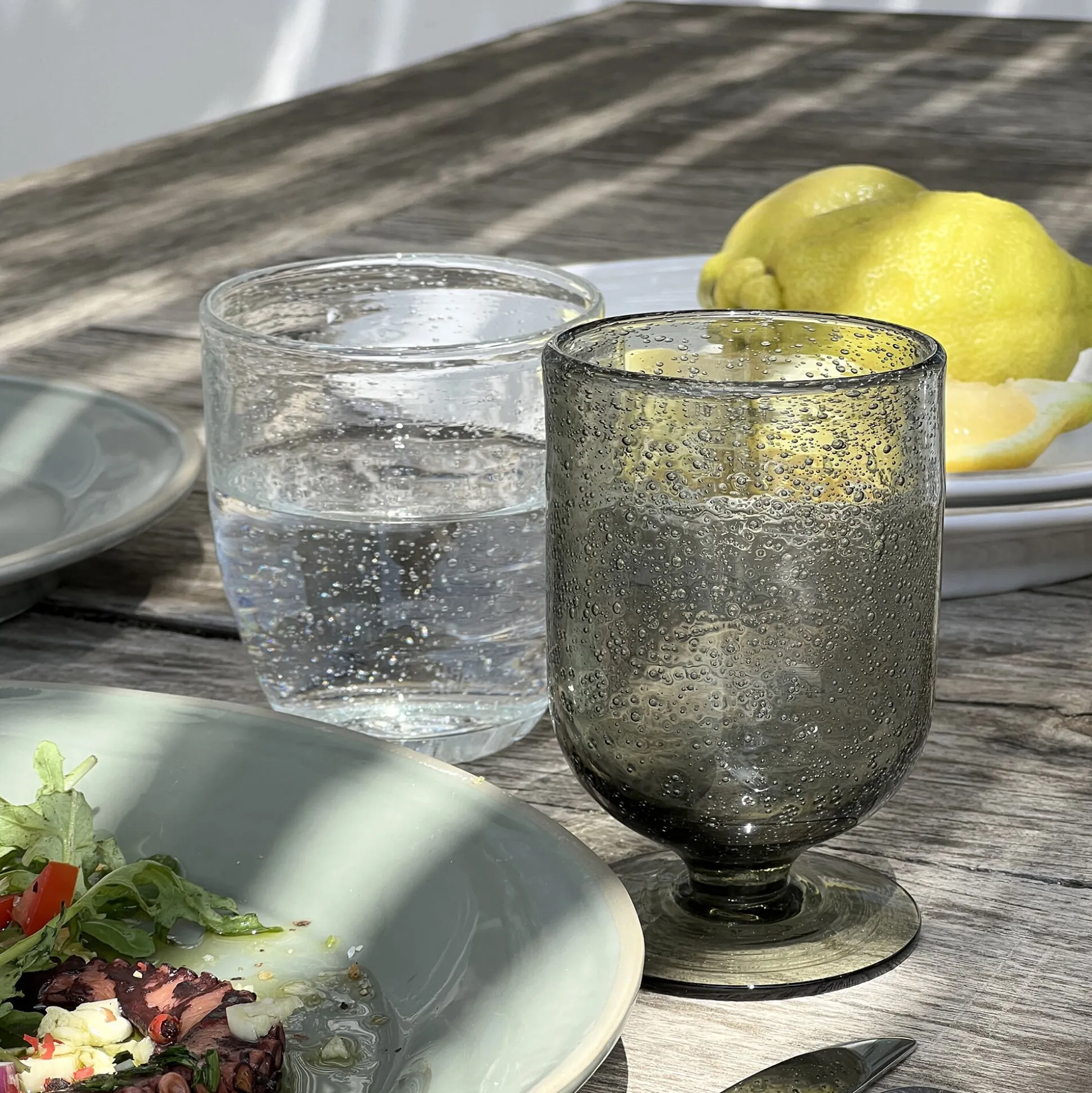 Verre à pied en verre bullé 25cl - gris